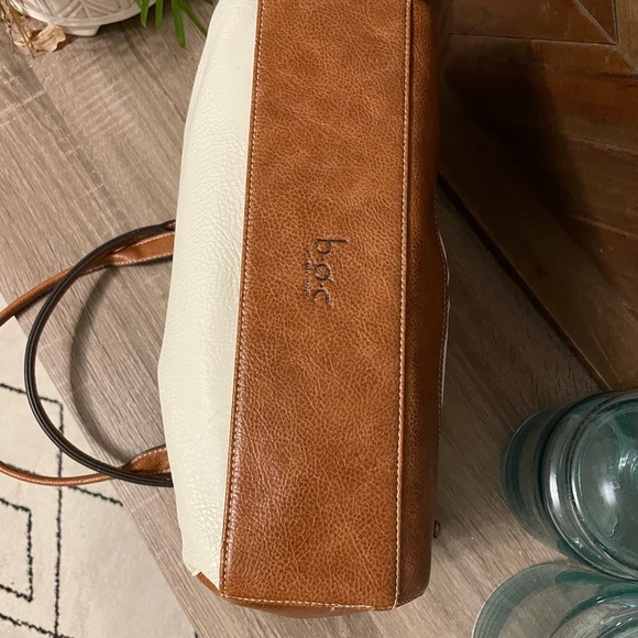 BOC White pebbled leather accented with light brown leather - Picture 11 of 13